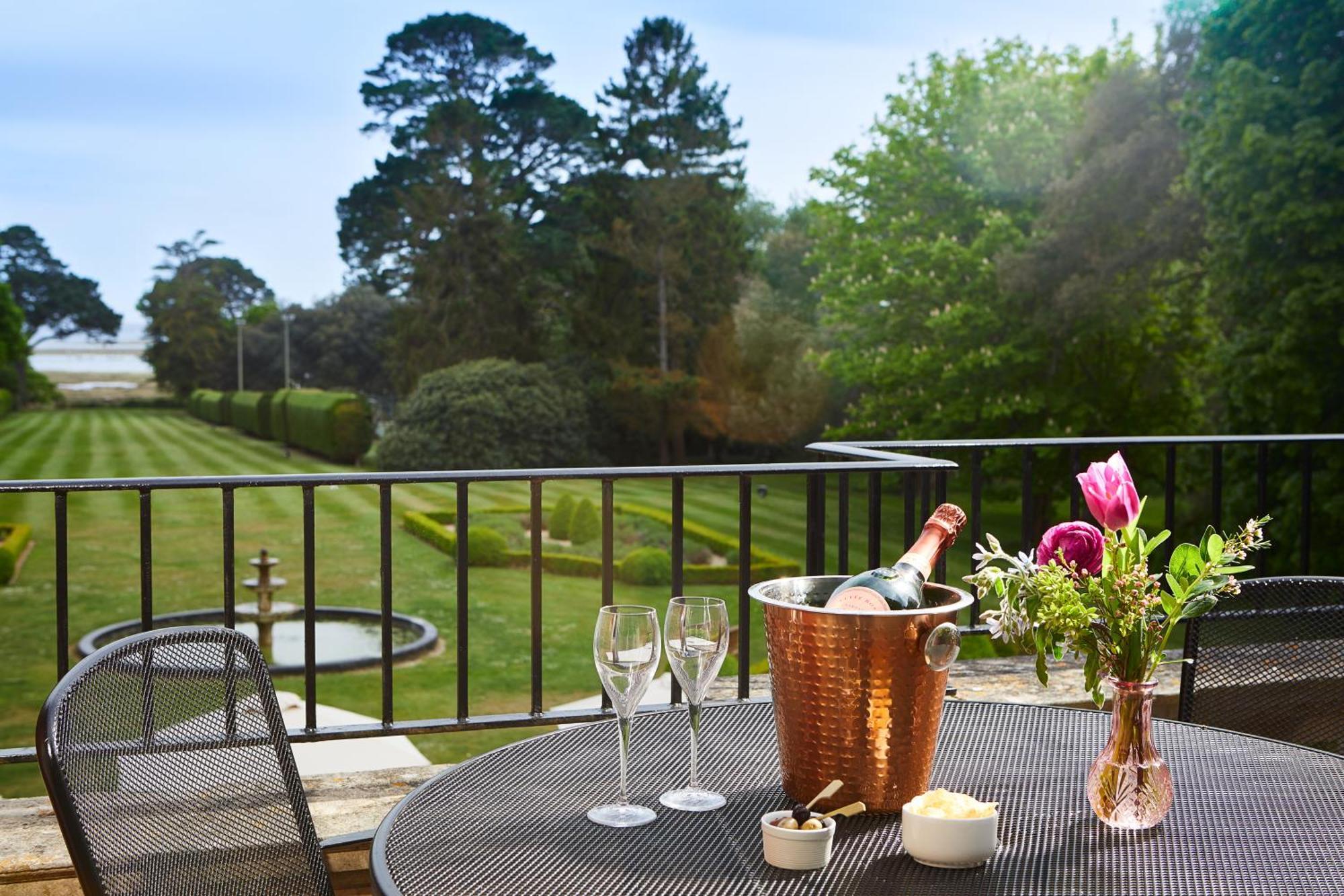 Macdonald Elmers Court Resort Lymington Exterior photo
