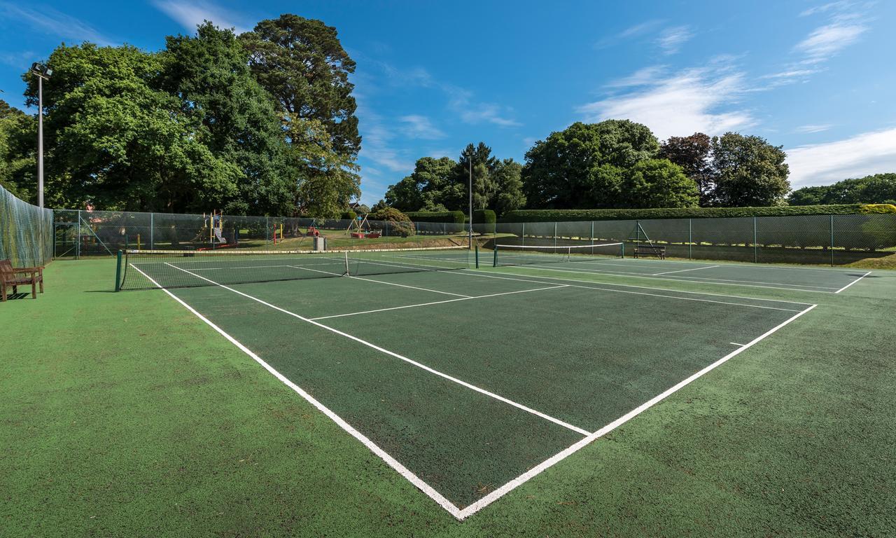 Macdonald Elmers Court Resort Lymington Exterior photo