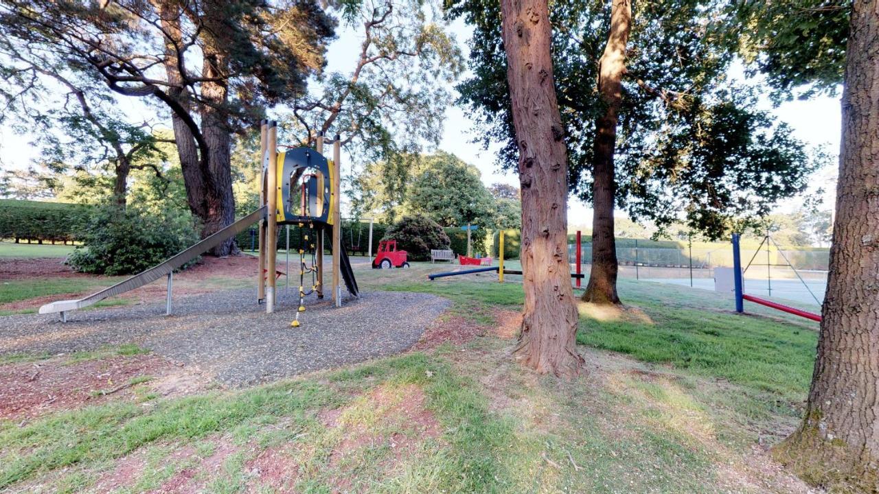 Macdonald Elmers Court Resort Lymington Exterior photo